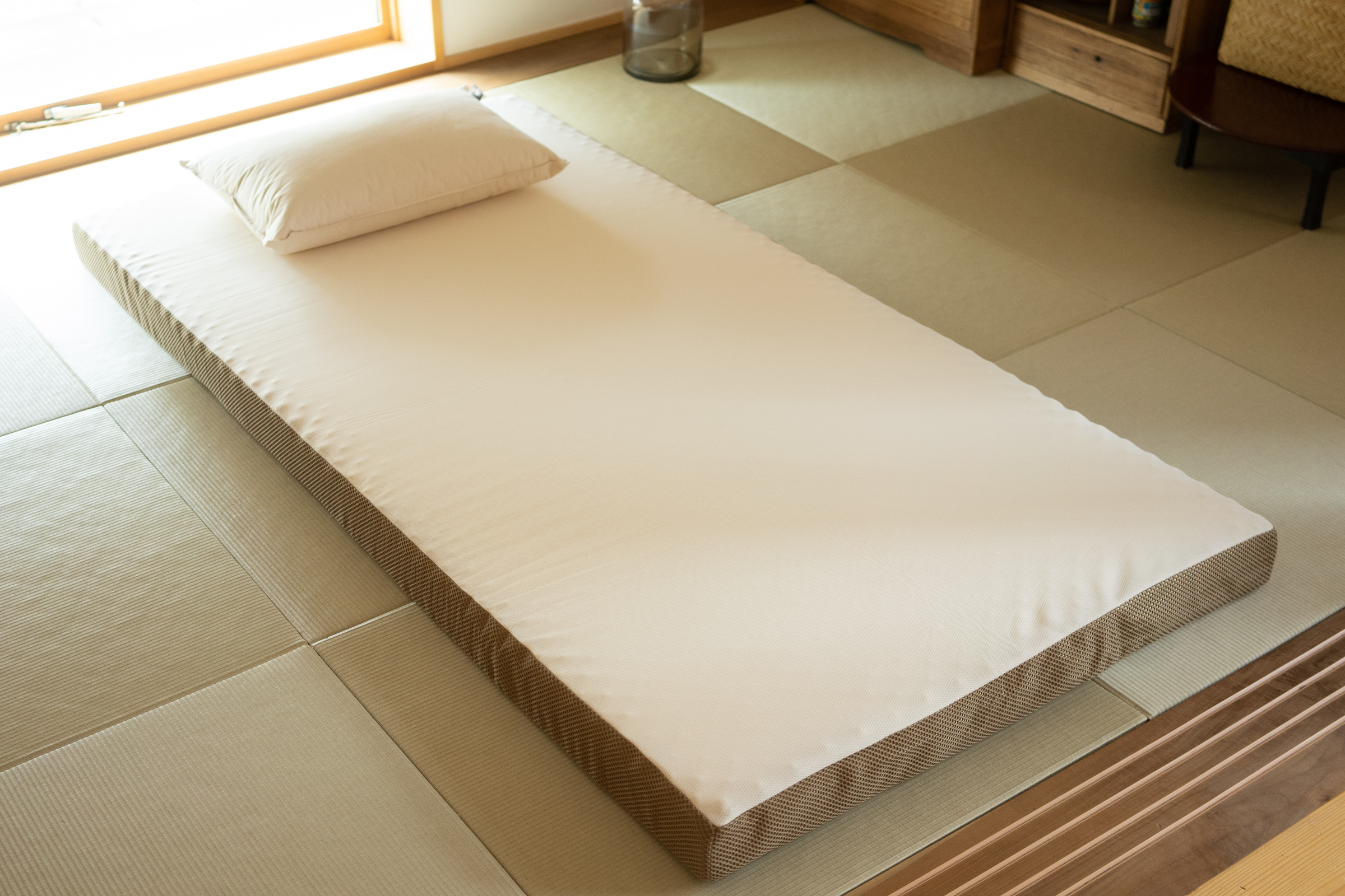 フローリングにマットレス直置きはNG？理由や対策、直置き可能な商品も
