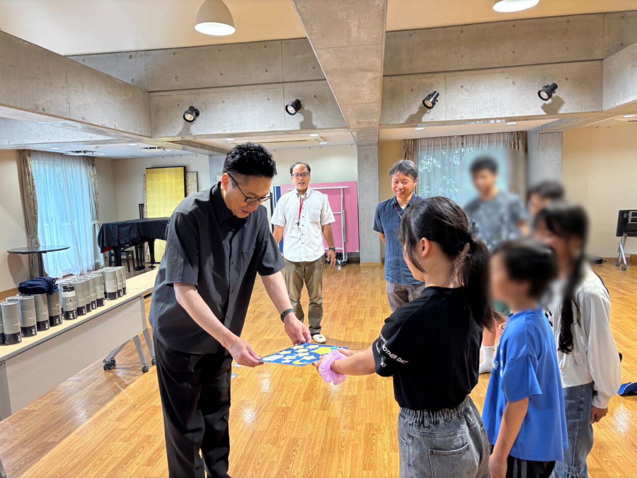 【エムール20周年記念 社会貢献活動】児童養護施設/福祉施設6団体へスリープウェアセット174点を寄贈